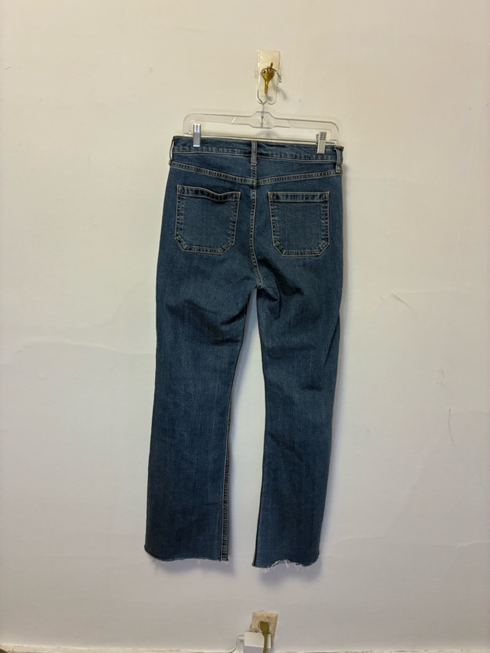 EUC GAP’s Iconic Bootcut Classic 70s Patch Pocket Mid-Blue Jeans Size 8 - Picture 3 of 4